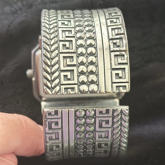 Chico’s Ladies Bangle Engraved Band and Bezel Mother of Pearl look Face - Picture 4 of 4